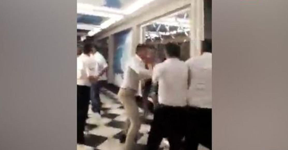 Массовая драка в турецком отеле: фото, видео