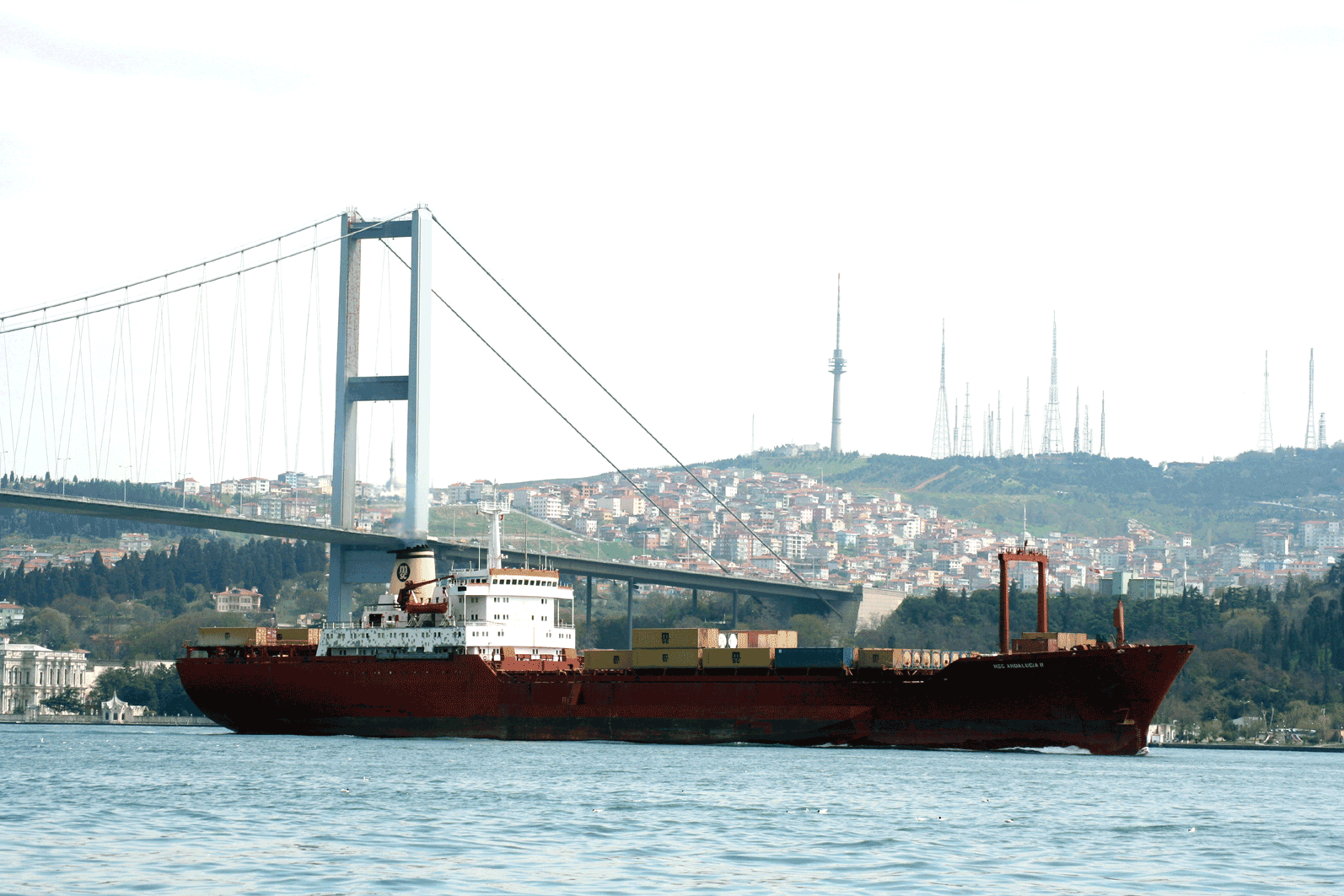 Турция изменила условия прохода судов через свои воды