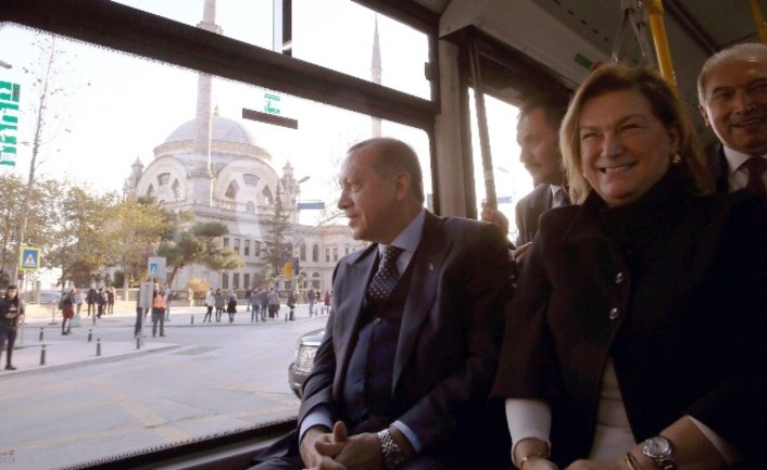 Президент Эрдоган прокатился на первом в Турции электрическом автобусе