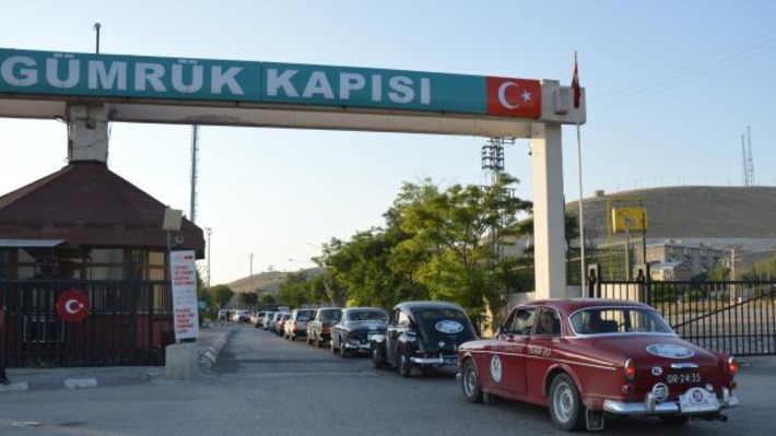 Участники ретро-ралли "Шелковый путь" покинули Турцию
