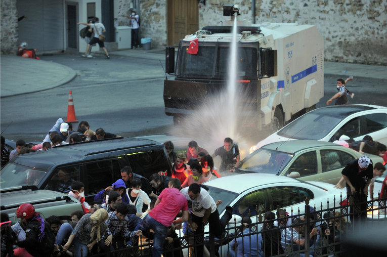 Власти Стамбула жестоко разогнали акцию «субботних матерей»