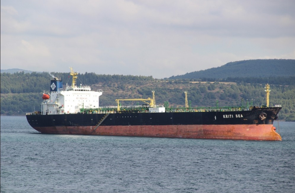 Греческий танкер сел на мель в Дарданеллах