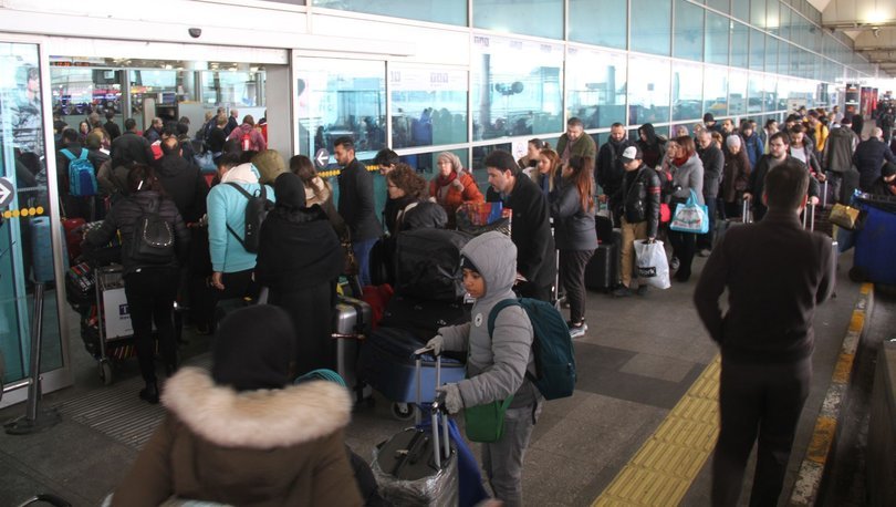 В аэропорту Ататюрка огромные очереди на вылет