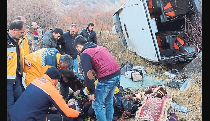 Пассажирский автобус разбился на востоке Турции