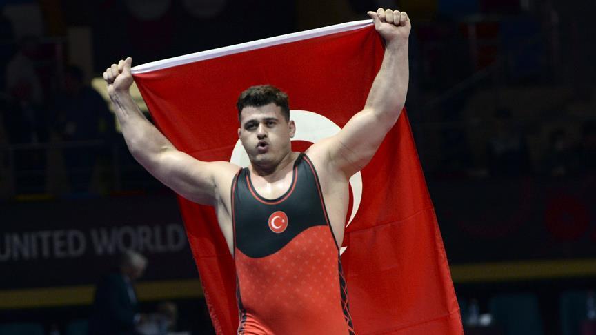 Турецкий борец завоевал золотую медаль на Чемпионате Европы