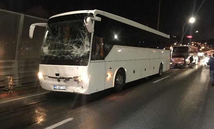 На Стамбульском мосту столкнулись три пассажирских автобуса