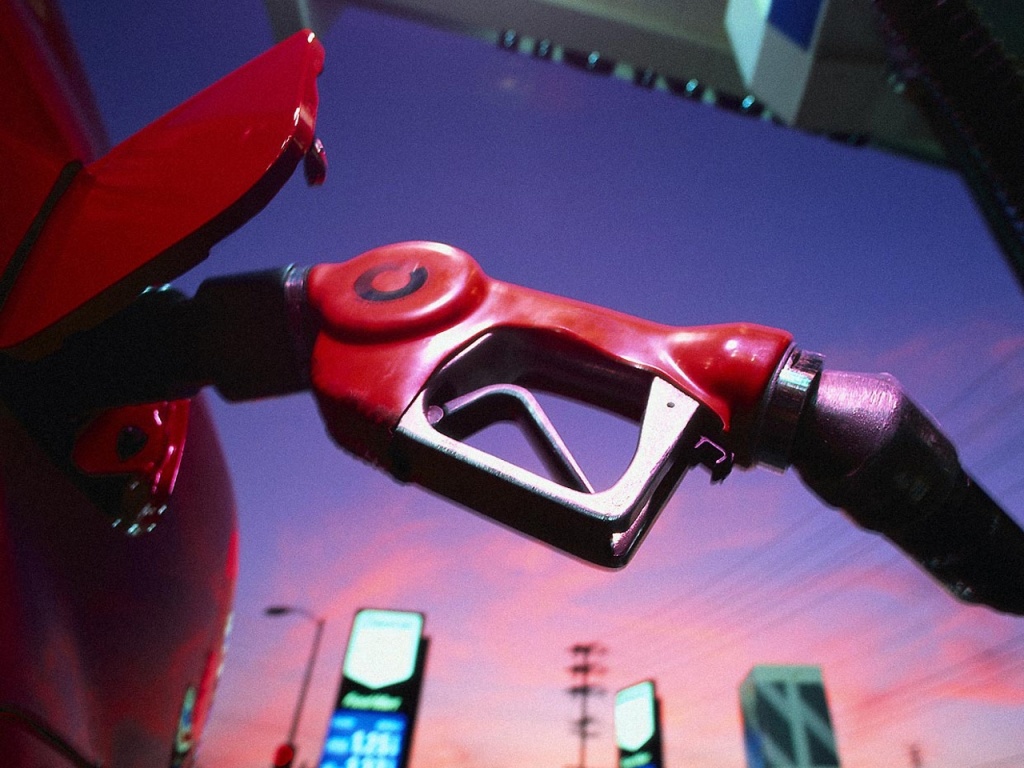 Увеличение цен на бензин ожидается с 26 октября