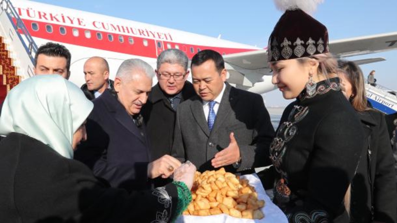 Спикер парламента Турции прибыл в Кыргызстан