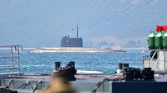 Подводная лодка ВМС РФ прошла турецкие проливы