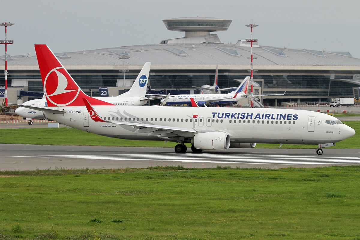 "Turkish Airlines "устроили россиянам «хаммам» на борту самолета 
