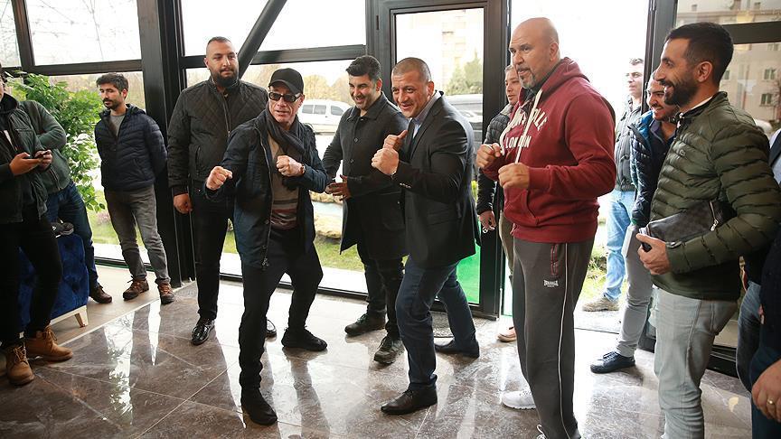 Жан Клод Ван Дамм открывает фитнес-центр в Турции