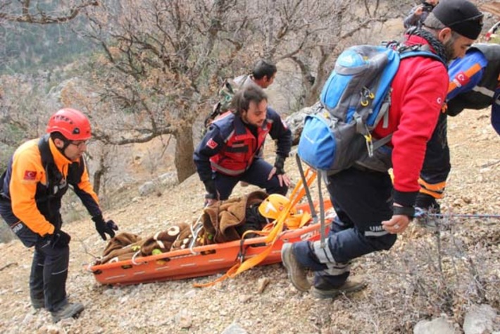 В Турции спасен мужчина упавший с 40-метровой высоты