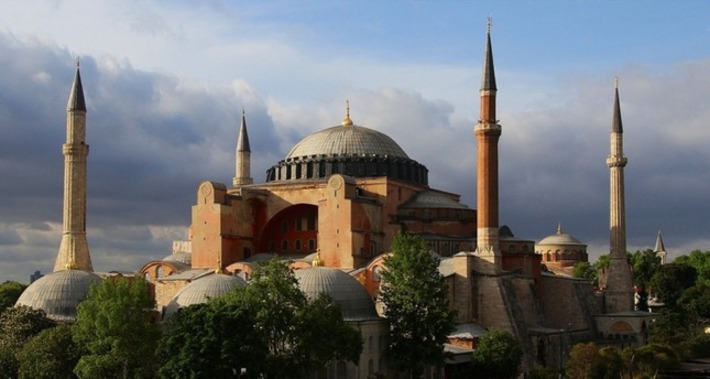 Эрдоган: Святая София вновь станет мечетью