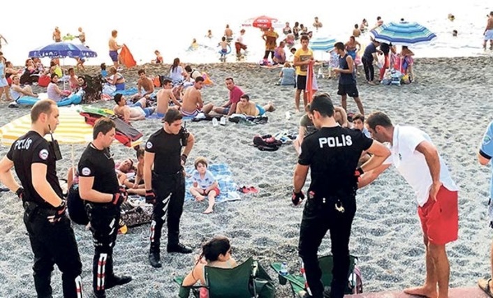 Две женщины были задержаны за распитие алкоголя на пляже
