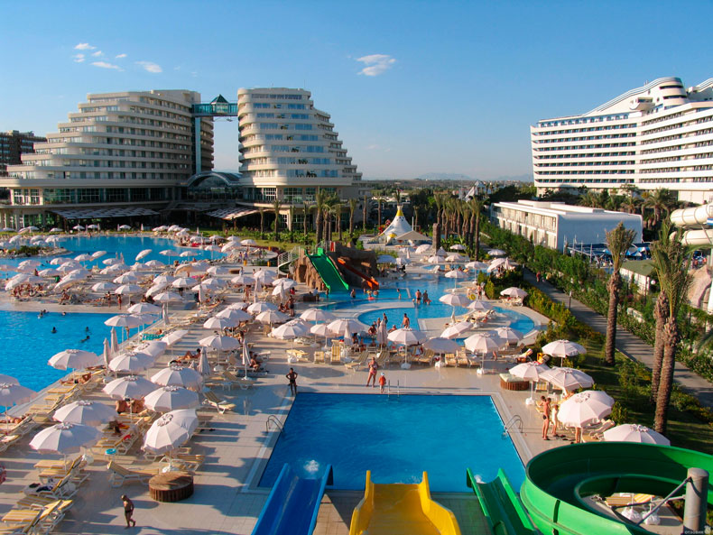 На курортах Турции нехватка лежаков и качественного алкоголя