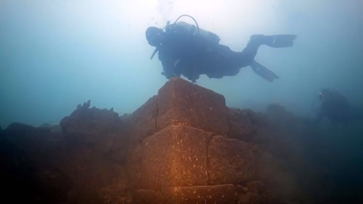 На дне турецкого озера найдена древняя крепость (видео)