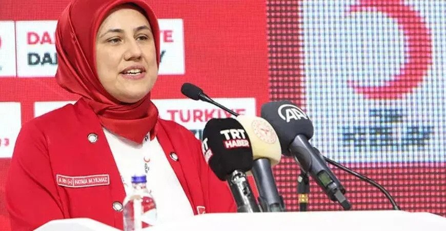 Впервые главой турецкого Красного Полумесяца избрана женщина