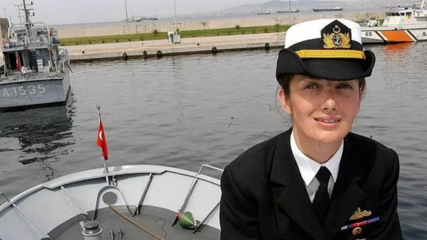 Впервые в истории Турции звание адмирала получила женщина