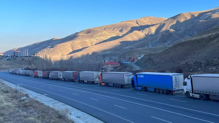 На границе Турции и Ирана образовалась 10-километровая пробка