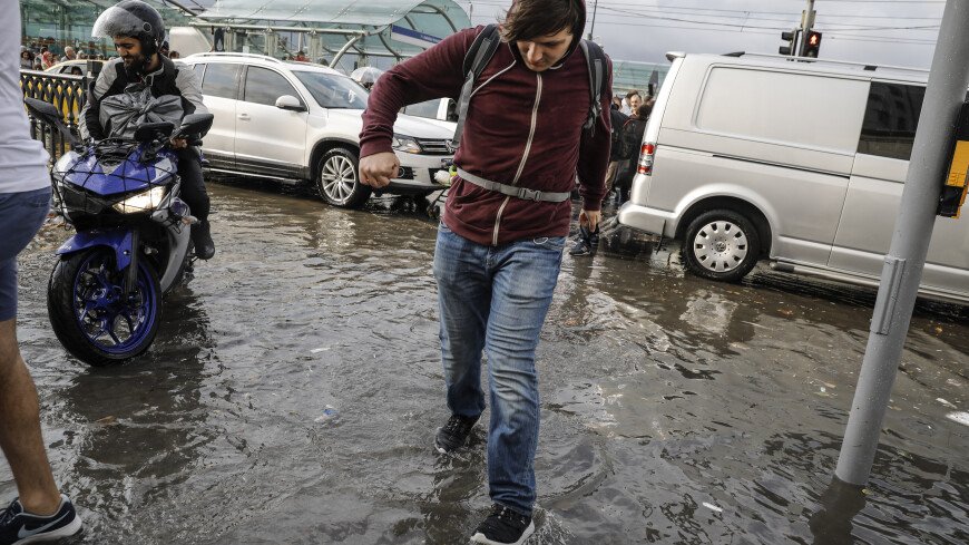 Наводнение в Анталье: затоплены подвалы домов и дороги