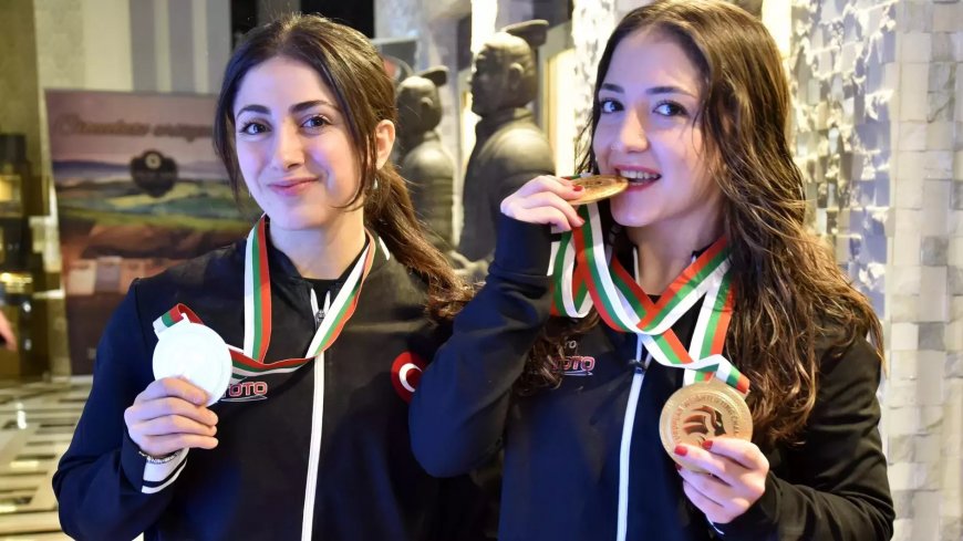 Турецкие тяжелоатлетки завоевали золото