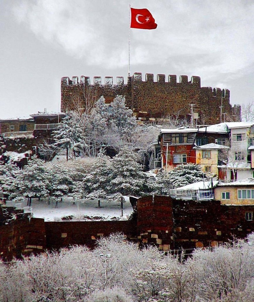 В столице Турции Анкаре выпал снег