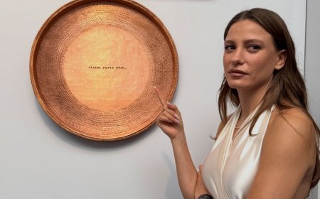 Серенай Сарыкая появилась на показе в платье за 530 тысяч лир