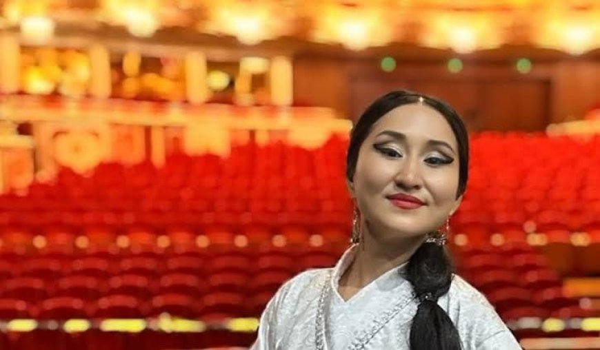 Певица из Казахстана набрала миллион просмотров спев на кухне